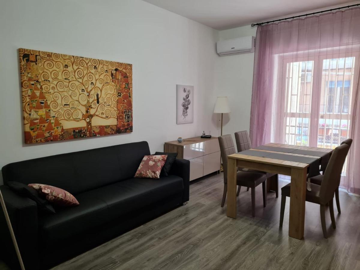 Dr House Apartment Catánia Buitenkant foto